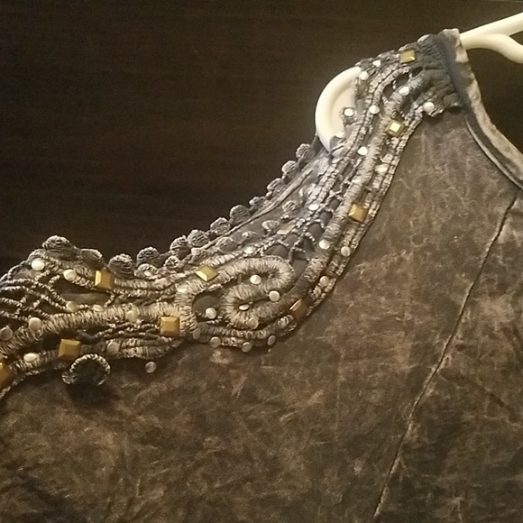 Top - Picture 2 of 2